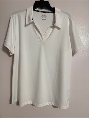 Woman’s white shirt sleeve golf shirt